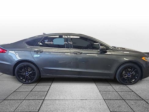 Used 2019 Ford Fusion SE w/ Equipment Group 151A image 4