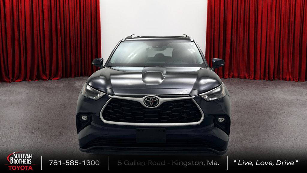 Used 2022 Toyota Highlander XLE AWD/4WD image 2