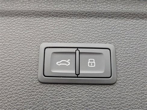 Used 2023 Audi Q5 2.0T Premium w/ Convenience Package image 13