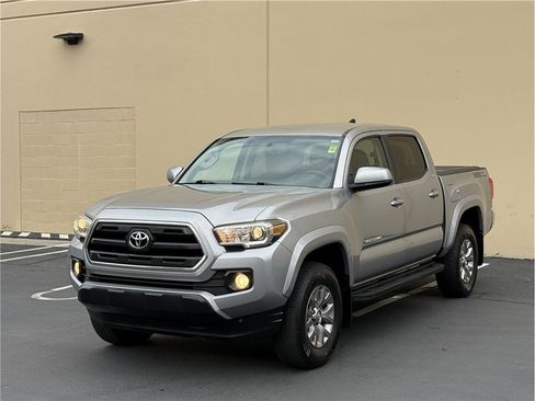 Used 2016 Toyota Tacoma SR5 w/ SR5 Appearance Package (SN) image 4