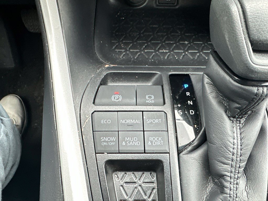 Used 2025 Toyota RAV4 XLE AWD/4WD image 48