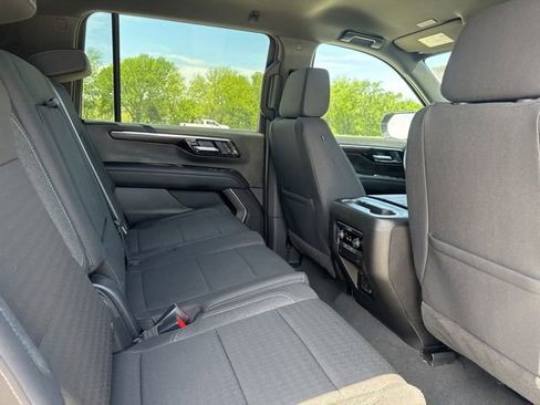 Used 2025 Chevrolet Suburban LS RWD image 16
