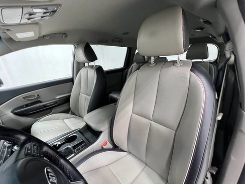 Used 2020 Kia Sedona EX FWD image 13