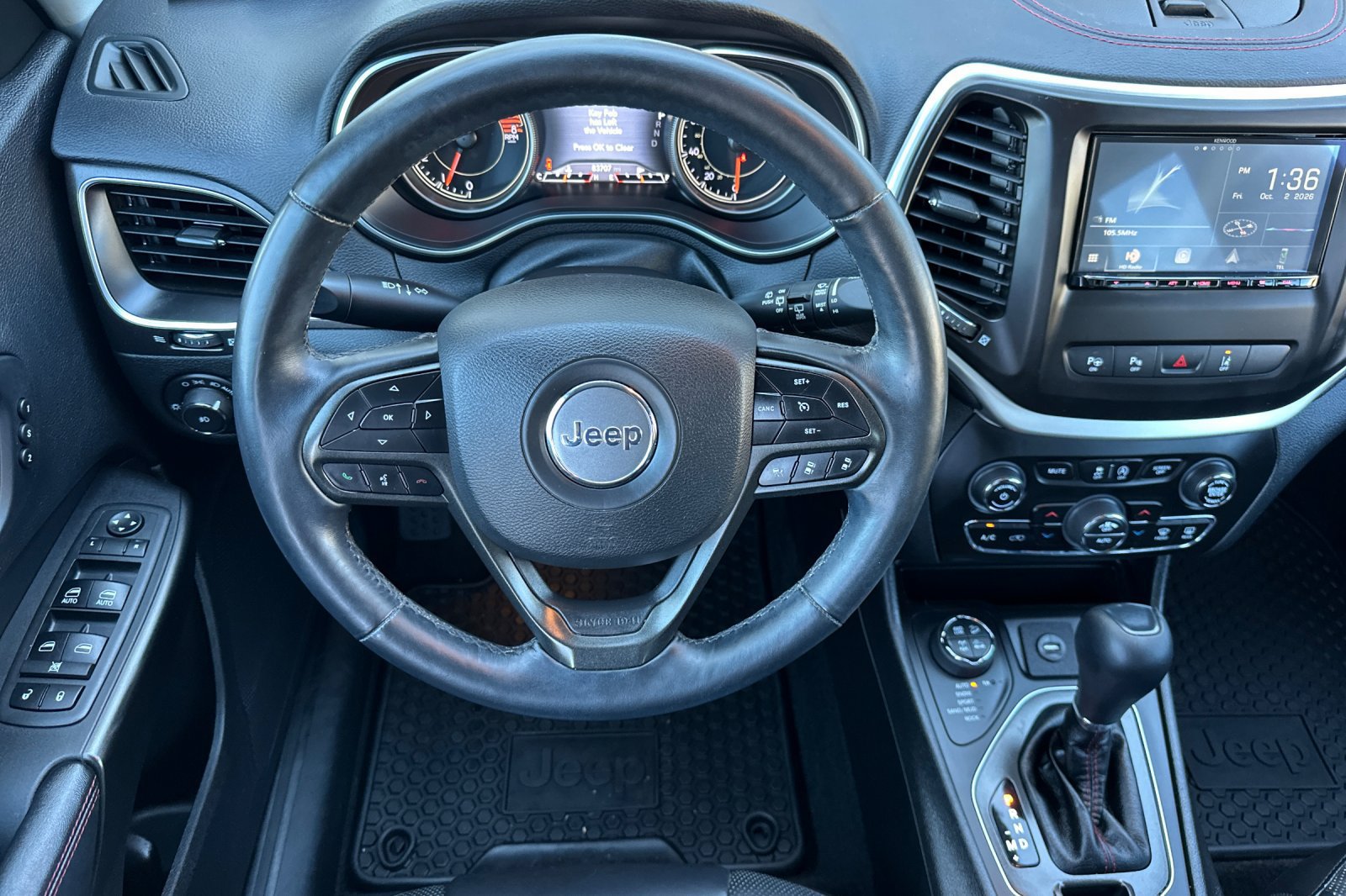 Used 2019 Jeep Cherokee Trailhawk AWD/4WD image 15