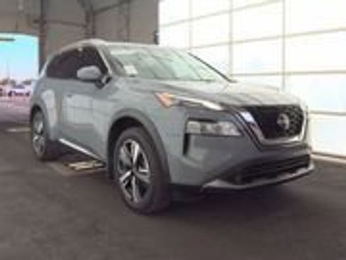 Used 2023 Nissan Rogue SL w/ SL Premium Package image 3