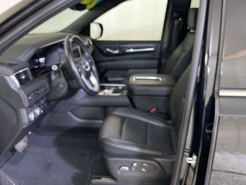 Used 2024 GMC Yukon Denali w/ Advanced Technology Package AWD/4WD image 18