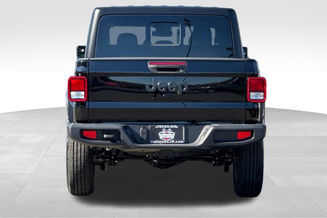 Used 2025 Jeep Gladiator Sport AWD/4WD image 5
