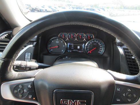 Used 2019 GMC Yukon XL SLT w/ Open Road Package AWD/4WD image 32