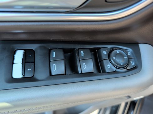Used 2021 GMC Yukon XL SLT w/ SLT Premium Package RWD image 21
