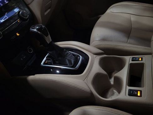 Used 2020 Nissan Rogue SL w/ Premium Package image 26