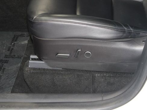 Used 2021 Tesla Model Y Long Range image 19