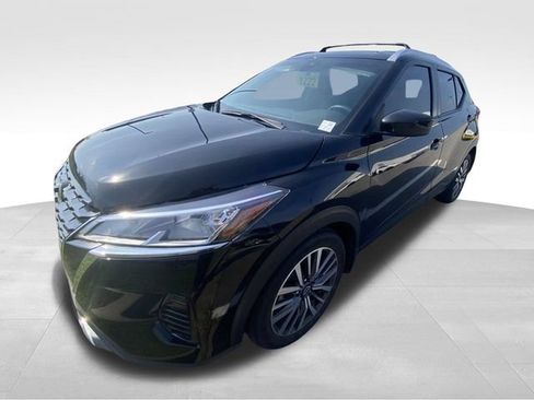 Used 2024 Nissan Kicks SV FWD image 2