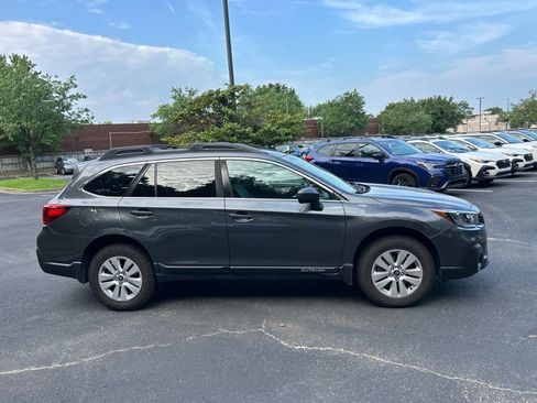 Used 2018 Subaru Outback 2.5i Premium AWD/4WD image 2