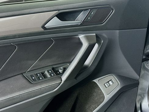 Used 2023 Volkswagen Tiguan SE image 15