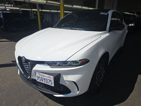Used 2025 Alfa Romeo Tonale w/ Premium Package AWD/4WD image 4