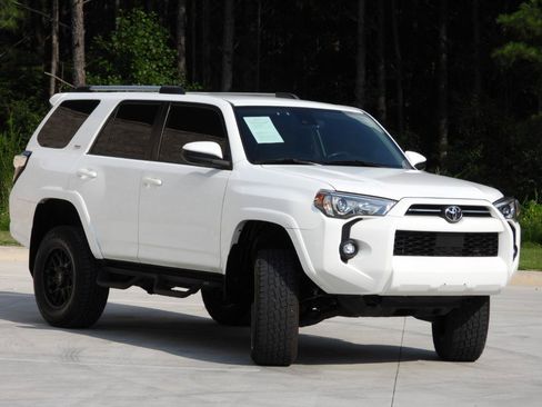 Used 2021 Toyota 4Runner SR5 AWD/4WD image 11