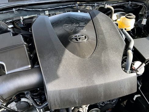 Used 2022 Toyota Tacoma TRD Sport w/ Technology Package image 35