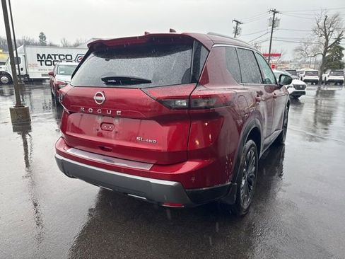 Used 2025 Nissan Rogue SL w/ Tech Package image 2