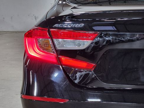 Used 2018 Honda Accord EX image 20