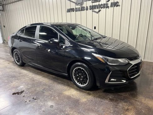Used 2019 Chevrolet Cruze LT image 6
