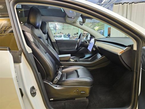 Used 2021 Tesla Model Y Long Range image 10