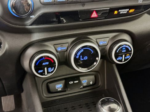 Used 2025 Hyundai Venue Limited image 24