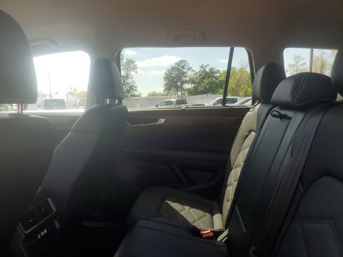 Used 2025 Volkswagen Atlas SE image 12