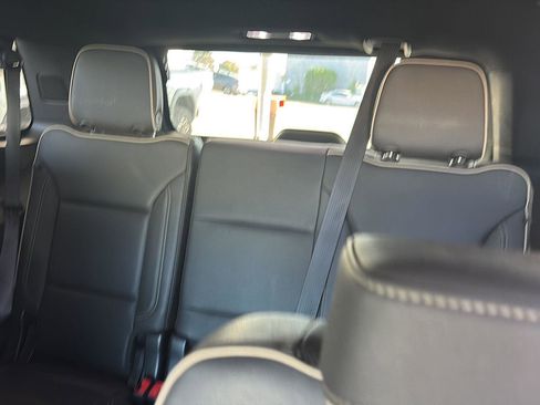 Used 2023 GMC Yukon SLT w/ SLT Premium Package image 26