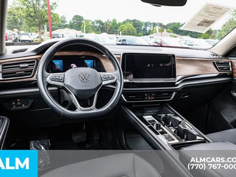 Used 2024 Volkswagen Atlas SE FWD image 30