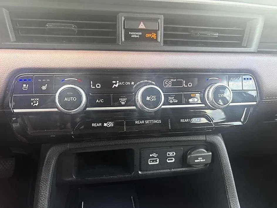 Used 2025 Honda Pilot Elite image 33