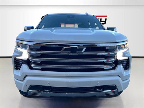 Used 2024 Chevrolet Silverado 1500 High Country w/ High Country Premium Package image 2