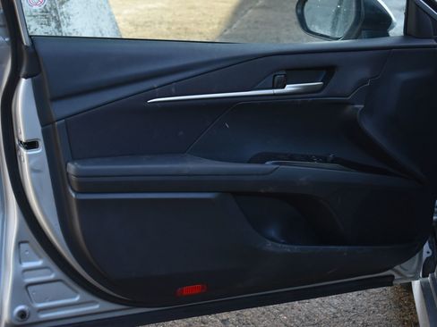 Used 2025 Toyota Camry LE image 12