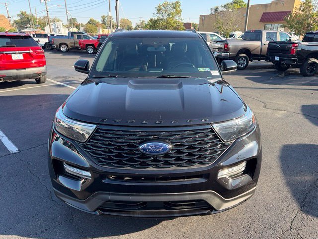 Used 2023 Ford Explorer ST-Line w/ Class IV Trailer Tow Package AWD/4WD image 2