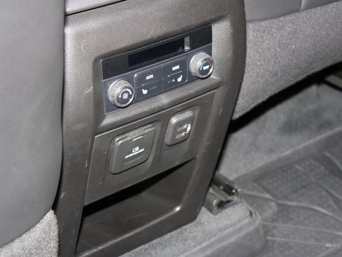 Used 2023 Chevrolet Traverse High Country image 21