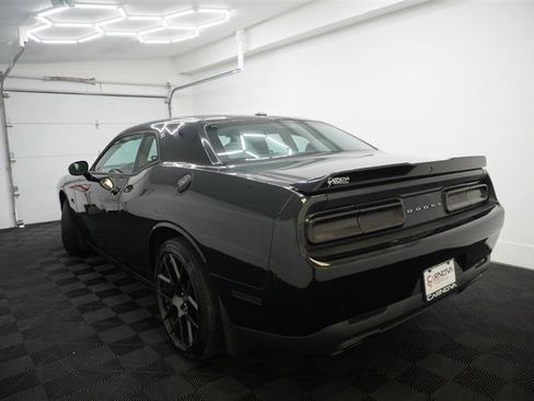Used 2018 Dodge Challenger R/T RWD image 6