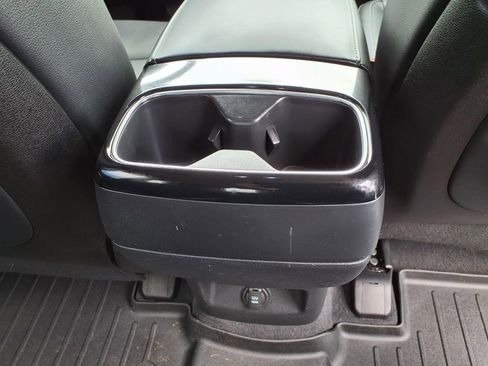 Used 2024 Kia Telluride EX w/ EX Captain's Chair Package FWD image 17