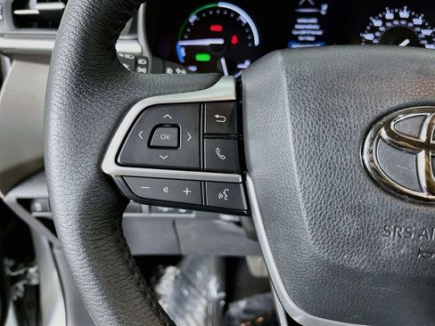 Used 2023 Toyota Sienna XLE AWD/4WD image 15