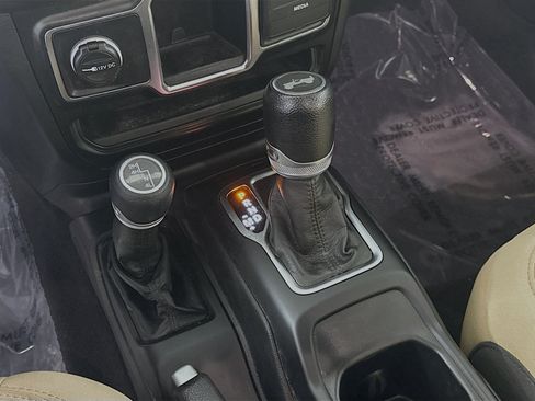 Used 2021 Jeep Wrangler Unlimited Sport image 18