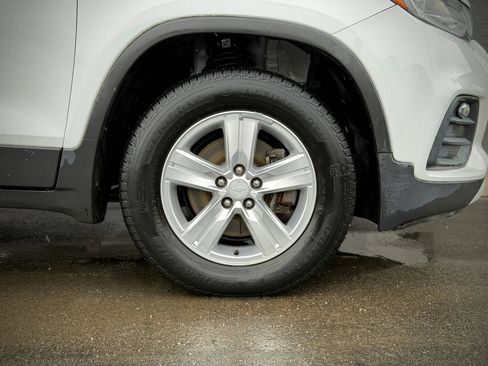 Used 2018 Chevrolet Trax LT AWD/4WD image 21