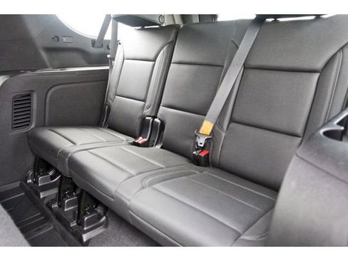 Used 2022 Chevrolet Suburban Z71 w/ Luxury Package image 12