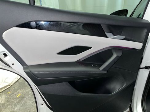 Certified 2025 Volkswagen Tiguan SE image 24