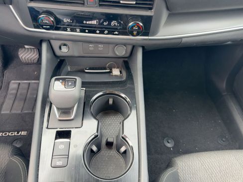 Used 2025 Nissan Rogue SV FWD image 11