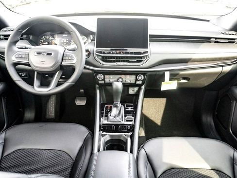 New 2026 Jeep Compass Latitude image 19