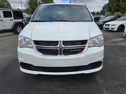 Used 2018 Dodge Grand Caravan SE w/ UConnect Hands-Free Group image 8