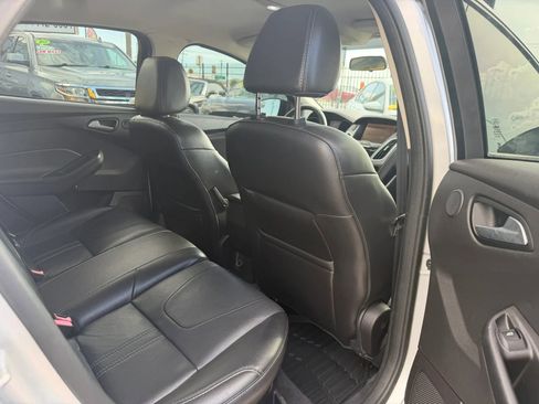 Used 2014 Ford Focus SE w/ Equipment Group 201A FWD image 12
