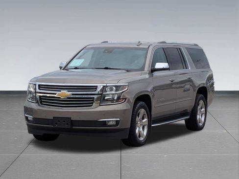 Used 2019 Chevrolet Suburban Premier AWD/4WD image 9