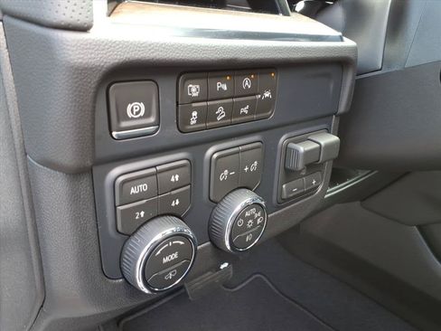 New 2026 Chevrolet Tahoe High Country AWD/4WD image 17