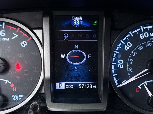 Used 2019 Toyota Tacoma TRD Off-Road w/ Technology Package AWD/4WD image 30