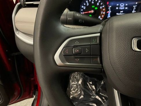 Used 2025 Jeep Compass Limited AWD/4WD image 12