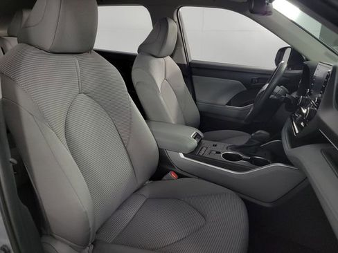 Used 2022 Toyota Highlander L image 15